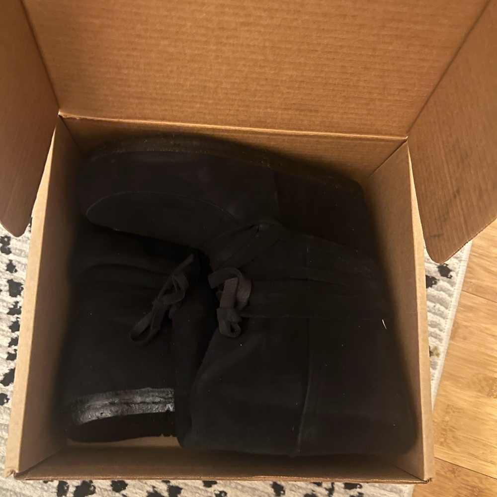 Brand new Will Steger, genuine moosehide mucklucks